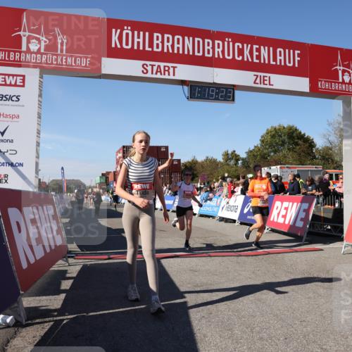 03.10.2025 - Köhlbrandbrückenlauf Lena Gebhardt http://msf.ph/oto/9043923 03.10.2025 13:19:24 Ziel 4593, 4690, 4691, 4725, 4828, 4971, 4996, 5009, 5405, 5443, 5451, 5578, 5853, 6057, 6225, 6226, 6230, 6576, 6753 meine-sportfotos.de