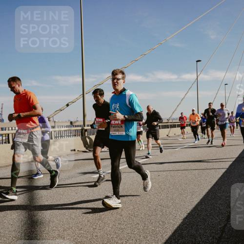 03.10.2025 - Köhlbrandbrückenlauf Michael Burmester http://msf.ph/oto/9043927 03.10.2025 12:25:38 Position 1 6533 meine-sportfotos.de