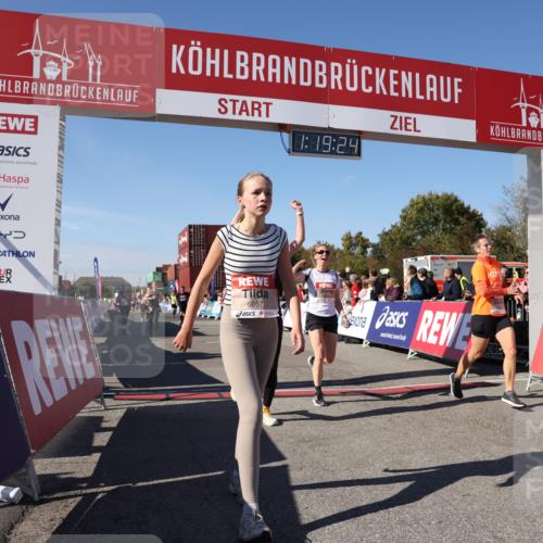 03.10.2025 - Köhlbrandbrückenlauf Lena Gebhardt http://msf.ph/oto/9043929 03.10.2025 13:19:24 Ziel 4593, 4690, 4691, 4725, 4828, 4971, 4996, 5009, 5405, 5443, 5451, 5578, 5853, 6057, 6225, 6226, 6230, 6576, 6753 meine-sportfotos.de