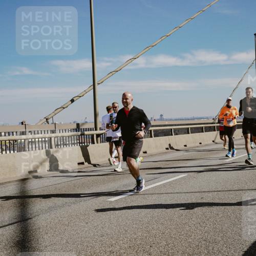 03.10.2025 - Köhlbrandbrückenlauf Michael Burmester http://msf.ph/oto/9043935 03.10.2025 12:25:39 Position 1 6667 meine-sportfotos.de