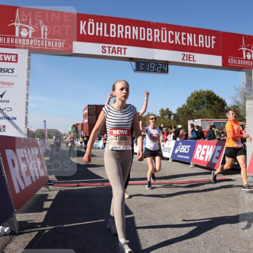 03.10.2025 - Köhlbrandbrückenlauf Lena Gebhardt http://msf.ph/oto/9043937 03.10.2025 13:19:24 Ziel 4593, 4690, 4691, 4725, 4828, 4971, 4996, 5009, 5405, 5443, 5451, 5578, 5853, 6057, 6225, 6226, 6230, 6576, 6753 meine-sportfotos.de