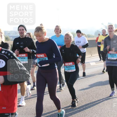 03.10.2025 - Köhlbrandbrückenlauf Lena Gebhardt http://msf.ph/oto/9043939 03.10.2025 09:26:57 Position 1 2631, 3565, 2574, 2023, 2320 meine-sportfotos.de