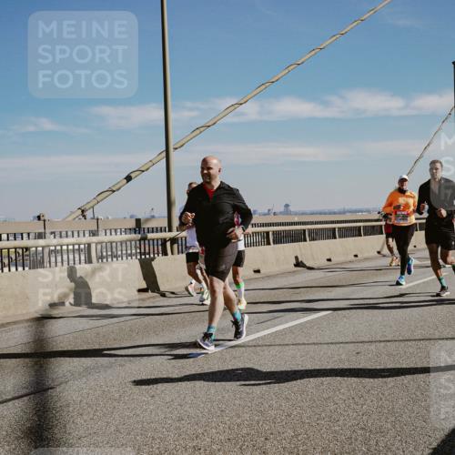 03.10.2025 - Köhlbrandbrückenlauf Michael Burmester http://msf.ph/oto/9043942 03.10.2025 12:25:39 Position 1  meine-sportfotos.de
