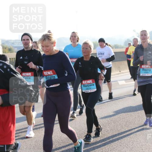 03.10.2025 - Köhlbrandbrückenlauf Lena Gebhardt http://msf.ph/oto/9043944 03.10.2025 09:26:57 Position 1 65, 2631, 2574, 2023, 2320 meine-sportfotos.de