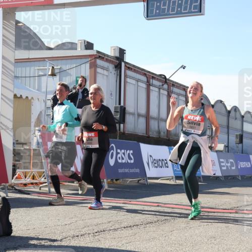 03.10.2025 - Köhlbrandbrückenlauf Luisa Fischer http://msf.ph/oto/9043946 03.10.2025 13:40:01 Ziel 5264, 5484, 5487, 5565, 5566, 5831, 5832, 5835, 6399, 6400, 6401, 6403, 6522 meine-sportfotos.de