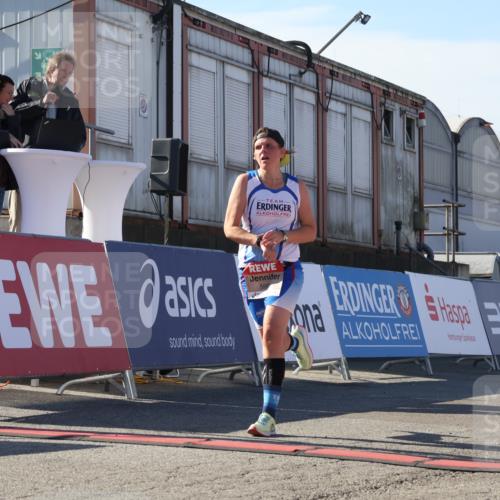 03.10.2025 - Köhlbrandbrückenlauf Luisa Fischer http://msf.ph/oto/9043951 03.10.2025 13:40:07 Ziel 5252, 5487, 5831, 5832, 5835, 5990, 6109, 6522 meine-sportfotos.de