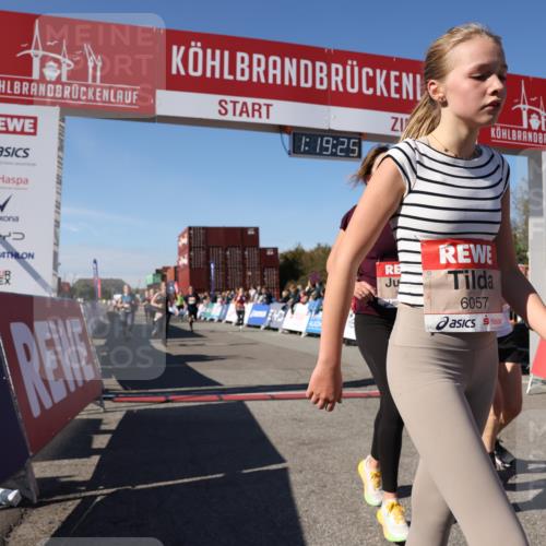 03.10.2025 - Köhlbrandbrückenlauf Lena Gebhardt http://msf.ph/oto/9043954 03.10.2025 13:19:25 Ziel 4593, 4691, 4725, 4828, 4971, 4996, 5009, 5405, 5443, 5451, 5578, 5853, 6057, 6225, 6226, 6230, 6576, 6753, 6776 meine-sportfotos.de