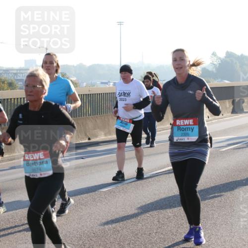 03.10.2025 - Köhlbrandbrückenlauf Lena Gebhardt http://msf.ph/oto/9043975 03.10.2025 09:26:58 Position 1 2574, 2023, 2320, 2769 meine-sportfotos.de