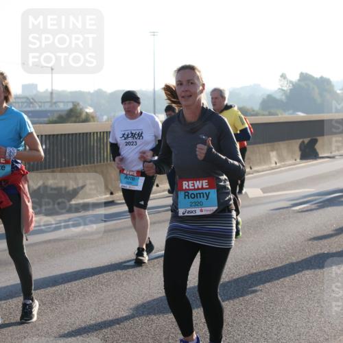 03.10.2025 - Köhlbrandbrückenlauf Lena Gebhardt http://msf.ph/oto/9043981 03.10.2025 09:26:58 Position 1 2574, 2023, 2320, 2414 meine-sportfotos.de