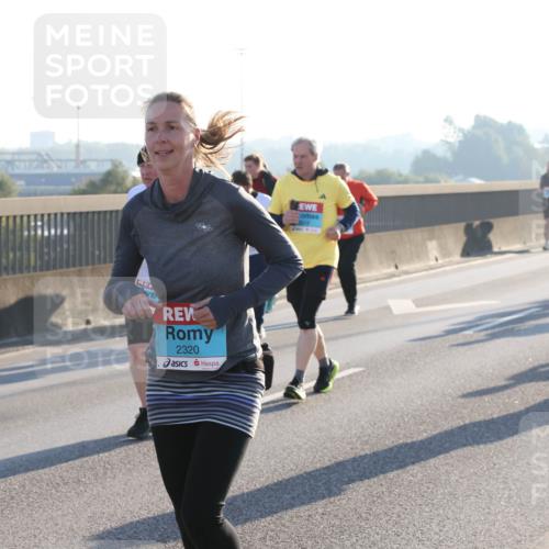 03.10.2025 - Köhlbrandbrückenlauf Lena Gebhardt http://msf.ph/oto/9043986 03.10.2025 09:26:58 Position 1 14, 2320 meine-sportfotos.de