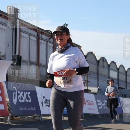 03.10.2025 - Köhlbrandbrückenlauf Luisa Fischer http://msf.ph/oto/9043997 03.10.2025 13:40:25 Ziel 5270, 5613, 6245, 6278, 6284 meine-sportfotos.de