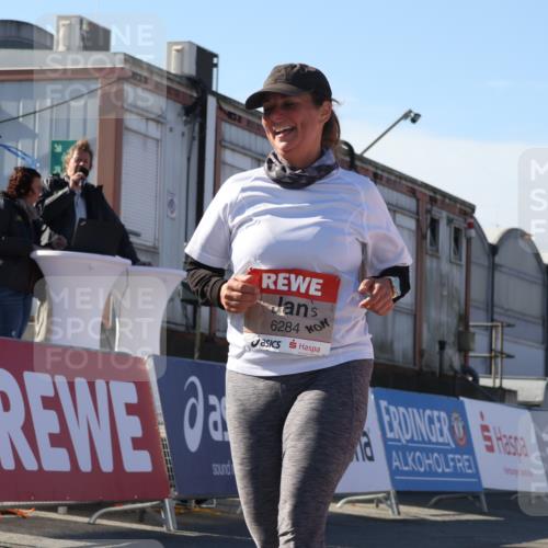 03.10.2025 - Köhlbrandbrückenlauf Luisa Fischer http://msf.ph/oto/9044001 03.10.2025 13:40:25 Ziel 5270, 5613, 6245, 6278, 6284 meine-sportfotos.de