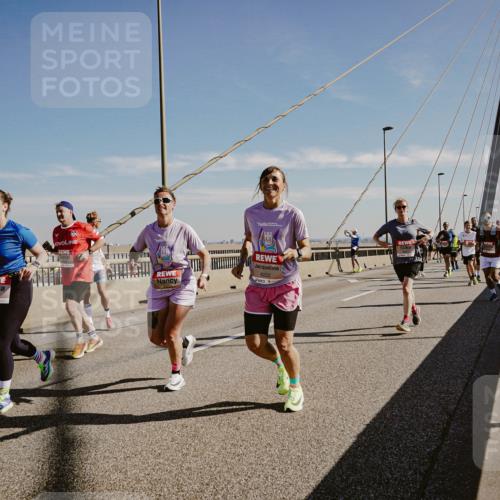 03.10.2025 - Köhlbrandbrückenlauf Michael Burmester http://msf.ph/oto/9044002 03.10.2025 12:25:43 Position 1 6222 meine-sportfotos.de