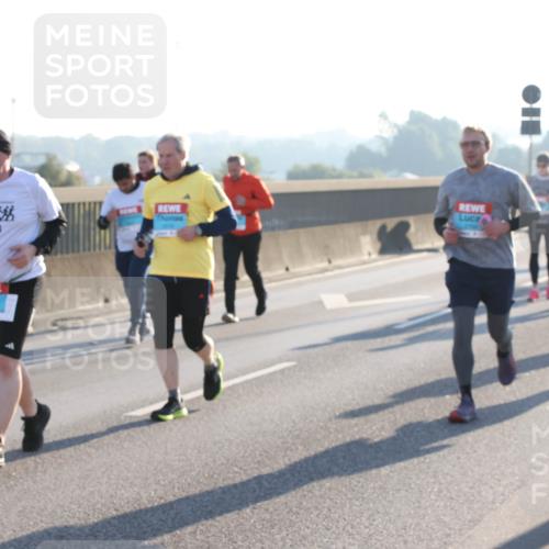 03.10.2025 - Köhlbrandbrückenlauf Lena Gebhardt http://msf.ph/oto/9044003 03.10.2025 09:26:59 Position 1 2023 meine-sportfotos.de