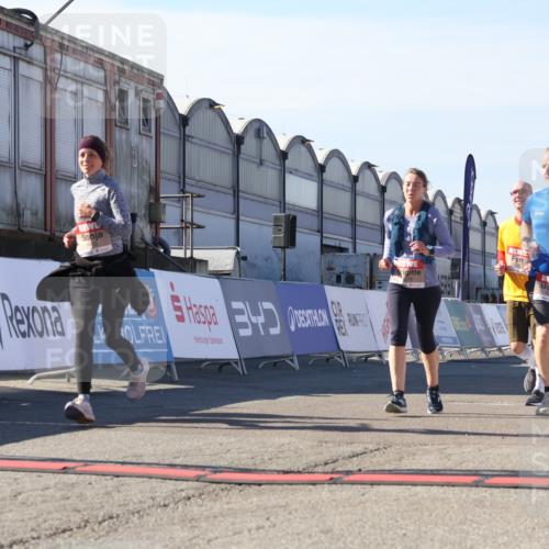 03.10.2025 - Köhlbrandbrückenlauf Luisa Fischer http://msf.ph/oto/9044007 03.10.2025 13:40:27 Ziel 5270, 5613, 6245, 6278, 6284 meine-sportfotos.de