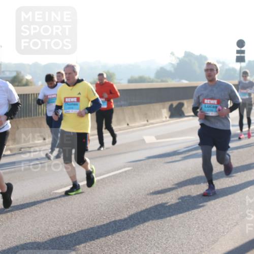 03.10.2025 - Köhlbrandbrückenlauf Lena Gebhardt http://msf.ph/oto/9044009 03.10.2025 09:26:59 Position 1 2023 meine-sportfotos.de