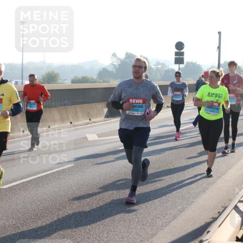 03.10.2025 - Köhlbrandbrückenlauf Lena Gebhardt http://msf.ph/oto/9044010 03.10.2025 09:26:59 Position 1 2518, 2769, 1800 meine-sportfotos.de