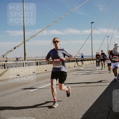 03.10.2025 - Köhlbrandbrückenlauf Michael Burmester http://msf.ph/oto/9044013 03.10.2025 12:25:44 Position 1 4417 meine-sportfotos.de