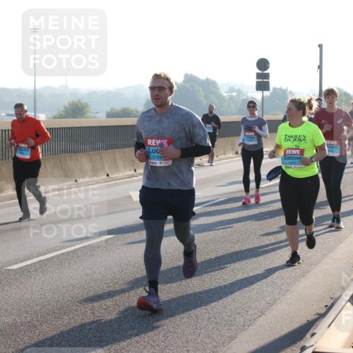 03.10.2025 - Köhlbrandbrückenlauf Lena Gebhardt http://msf.ph/oto/9044015 03.10.2025 09:27:00 Position 1 2518, 2769, 1800 meine-sportfotos.de
