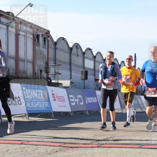 03.10.2025 - Köhlbrandbrückenlauf Luisa Fischer http://msf.ph/oto/9044019 03.10.2025 13:40:27 Ziel 5270, 5613, 6245, 6278, 6284 meine-sportfotos.de