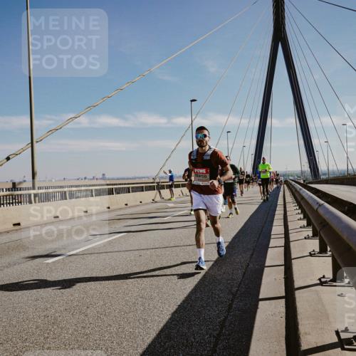 03.10.2025 - Köhlbrandbrückenlauf Michael Burmester http://msf.ph/oto/9044025 03.10.2025 12:25:45 Position 1  meine-sportfotos.de