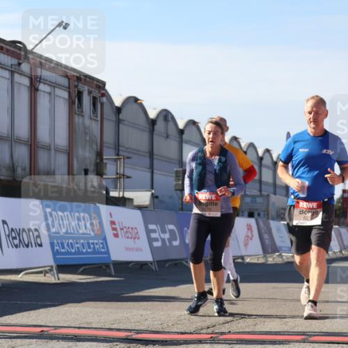03.10.2025 - Köhlbrandbrückenlauf Luisa Fischer http://msf.ph/oto/9044030 03.10.2025 13:40:28 Ziel 5270, 5613, 6245, 6278, 6284 meine-sportfotos.de