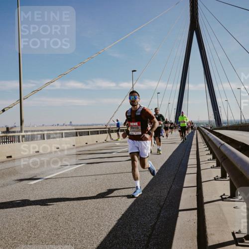 03.10.2025 - Köhlbrandbrückenlauf Michael Burmester http://msf.ph/oto/9044031 03.10.2025 12:25:45 Position 1 4331 meine-sportfotos.de