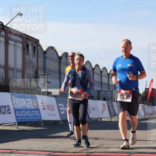 03.10.2025 - Köhlbrandbrückenlauf Luisa Fischer http://msf.ph/oto/9044034 03.10.2025 13:40:28 Ziel 5270, 5613, 6245, 6278, 6284 meine-sportfotos.de