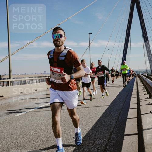 03.10.2025 - Köhlbrandbrückenlauf Michael Burmester http://msf.ph/oto/9044038 03.10.2025 12:25:46 Position 1 4331 meine-sportfotos.de