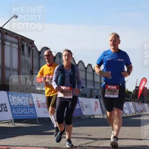 03.10.2025 - Köhlbrandbrückenlauf Luisa Fischer http://msf.ph/oto/9044039 03.10.2025 13:40:29 Ziel 5270, 5613, 6245, 6278, 6284 meine-sportfotos.de