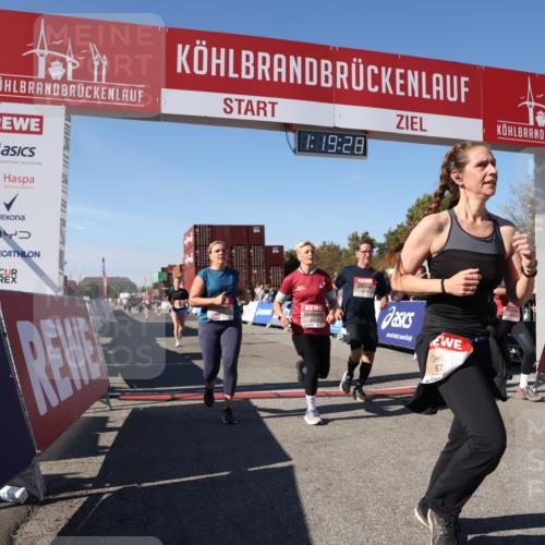03.10.2025 - Köhlbrandbrückenlauf Lena Gebhardt http://msf.ph/oto/9044042 03.10.2025 13:19:29 Ziel 4593, 4691, 4971, 5009, 5405, 5443, 5451, 5578, 6057, 6230, 6576, 6753, 6776 meine-sportfotos.de