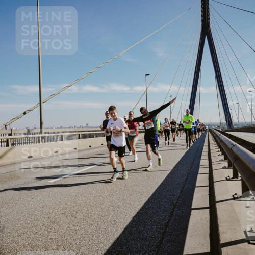 03.10.2025 - Köhlbrandbrückenlauf Michael Burmester http://msf.ph/oto/9044046 03.10.2025 12:25:47 Position 1  meine-sportfotos.de
