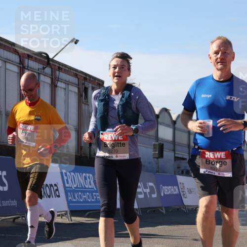 03.10.2025 - Köhlbrandbrückenlauf Luisa Fischer http://msf.ph/oto/9044055 03.10.2025 13:40:30 Ziel 5270, 5613, 6245, 6278, 6284 meine-sportfotos.de