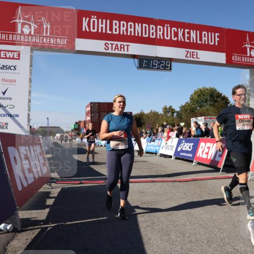 03.10.2025 - Köhlbrandbrückenlauf Lena Gebhardt http://msf.ph/oto/9044060 03.10.2025 13:19:30 Ziel 4691, 4971, 5009, 5405, 5443, 5451, 5578, 5838, 6057, 6230, 6753, 6776 meine-sportfotos.de