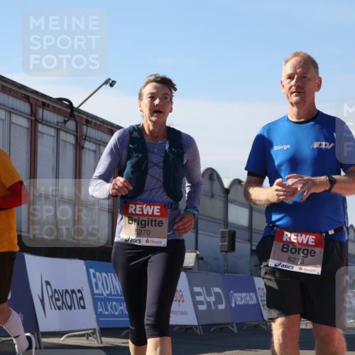 03.10.2025 - Köhlbrandbrückenlauf Luisa Fischer http://msf.ph/oto/9044063 03.10.2025 13:40:30 Ziel 5270, 5613, 6245, 6278, 6284 meine-sportfotos.de