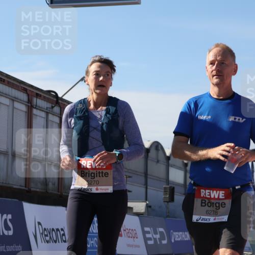 03.10.2025 - Köhlbrandbrückenlauf Luisa Fischer http://msf.ph/oto/9044067 03.10.2025 13:40:30 Ziel 5270, 5613, 6245, 6278, 6284 meine-sportfotos.de