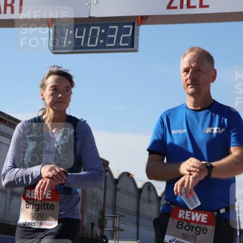 03.10.2025 - Köhlbrandbrückenlauf Luisa Fischer http://msf.ph/oto/9044076 03.10.2025 13:40:31 Ziel 5270, 5613, 6245, 6278, 6284 meine-sportfotos.de