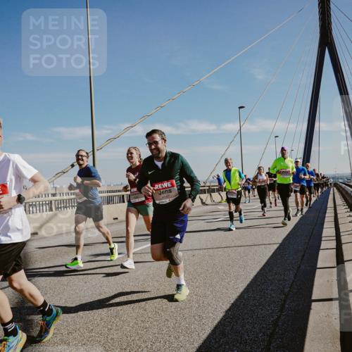 03.10.2025 - Köhlbrandbrückenlauf Michael Burmester http://msf.ph/oto/9044077 03.10.2025 12:25:48 Position 1 608, 4147 meine-sportfotos.de