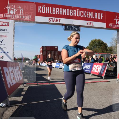 03.10.2025 - Köhlbrandbrückenlauf Lena Gebhardt http://msf.ph/oto/9044078 03.10.2025 13:19:31 Ziel 4691, 4971, 5009, 5405, 5443, 5451, 5578, 5838, 6057, 6230, 6753, 6776 meine-sportfotos.de