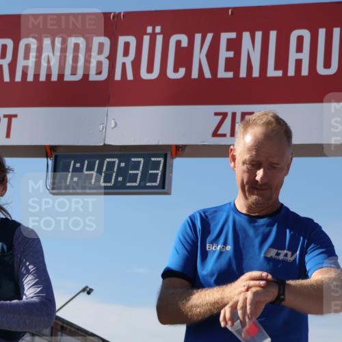 03.10.2025 - Köhlbrandbrückenlauf Luisa Fischer http://msf.ph/oto/9044086 03.10.2025 13:40:32 Ziel 5270, 5613, 6245, 6278, 6284 meine-sportfotos.de