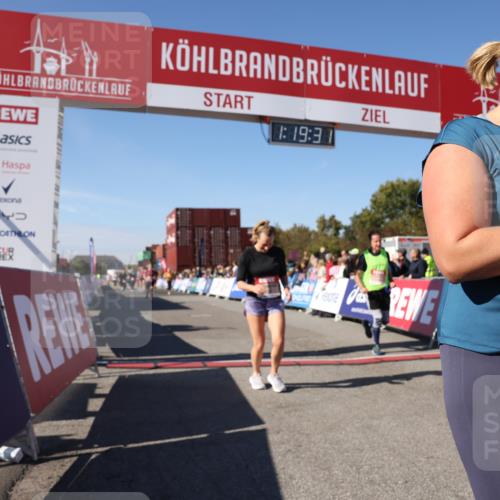 03.10.2025 - Köhlbrandbrückenlauf Lena Gebhardt http://msf.ph/oto/9044092 03.10.2025 13:19:32 Ziel 4691, 4971, 5009, 5405, 5443, 5451, 5578, 5838, 6230, 6753, 6776 meine-sportfotos.de