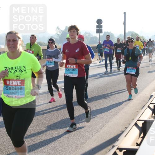 03.10.2025 - Köhlbrandbrückenlauf Lena Gebhardt http://msf.ph/oto/9044093 03.10.2025 09:27:02 Position 1 2439, 1800, 2830 meine-sportfotos.de