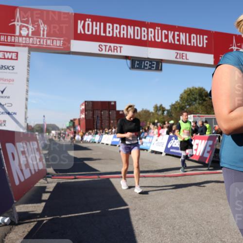 03.10.2025 - Köhlbrandbrückenlauf Lena Gebhardt http://msf.ph/oto/9044101 03.10.2025 13:19:32 Ziel 4691, 4971, 5009, 5405, 5443, 5451, 5578, 5838, 6230, 6753, 6776 meine-sportfotos.de