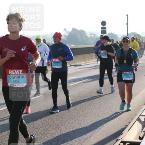 03.10.2025 - Köhlbrandbrückenlauf Lena Gebhardt http://msf.ph/oto/9044108 03.10.2025 09:27:03 Position 1 2439, 2248, 2830 meine-sportfotos.de