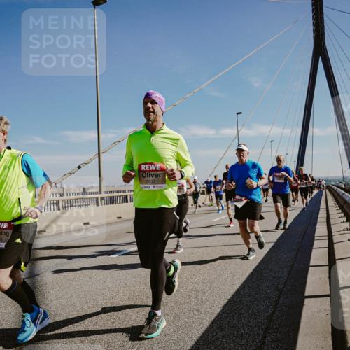 03.10.2025 - Köhlbrandbrückenlauf Michael Burmester http://msf.ph/oto/9044112 03.10.2025 12:25:50 Position 1 4504, 5637 meine-sportfotos.de