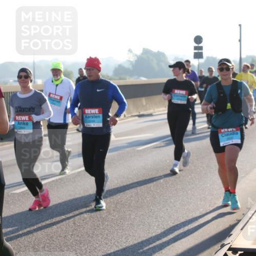 03.10.2025 - Köhlbrandbrückenlauf Lena Gebhardt http://msf.ph/oto/9044120 03.10.2025 09:27:04 Position 1 2439, 2248 meine-sportfotos.de