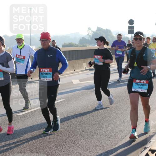 03.10.2025 - Köhlbrandbrückenlauf Lena Gebhardt http://msf.ph/oto/9044130 03.10.2025 09:27:04 Position 1 2466, 2492, 2248, 2014, 2830 meine-sportfotos.de