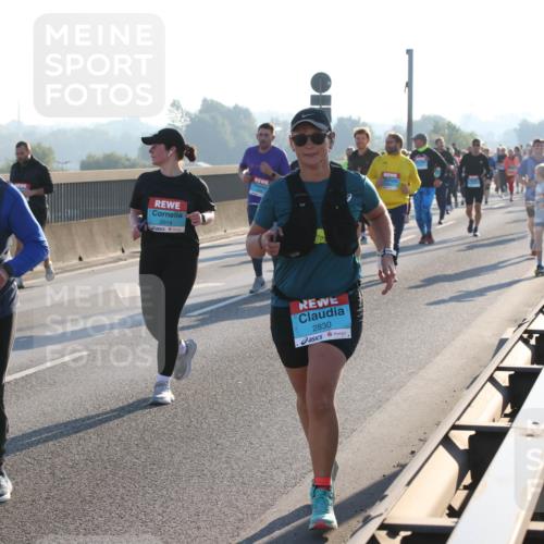 03.10.2025 - Köhlbrandbrückenlauf Lena Gebhardt http://msf.ph/oto/9044139 03.10.2025 09:27:04 Position 1 2248, 2014, 2830 meine-sportfotos.de
