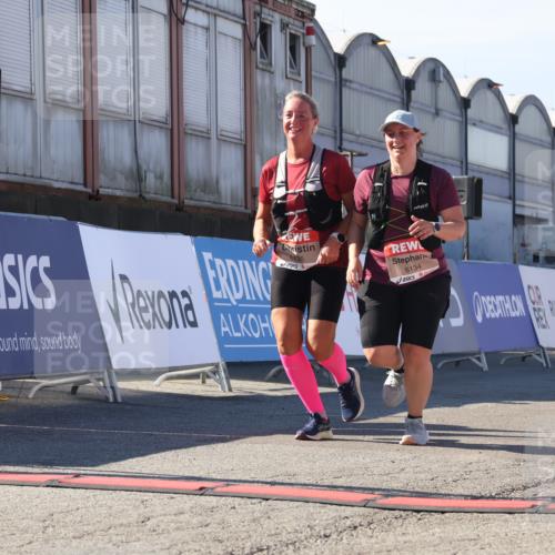 03.10.2025 - Köhlbrandbrückenlauf Luisa Fischer http://msf.ph/oto/9044141 03.10.2025 13:40:48 Ziel 5495, 5496, 5558, 6134, 6135 meine-sportfotos.de