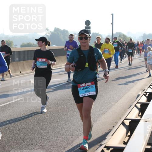 03.10.2025 - Köhlbrandbrückenlauf Lena Gebhardt http://msf.ph/oto/9044144 03.10.2025 09:27:05 Position 1 2248, 2014, 2830 meine-sportfotos.de
